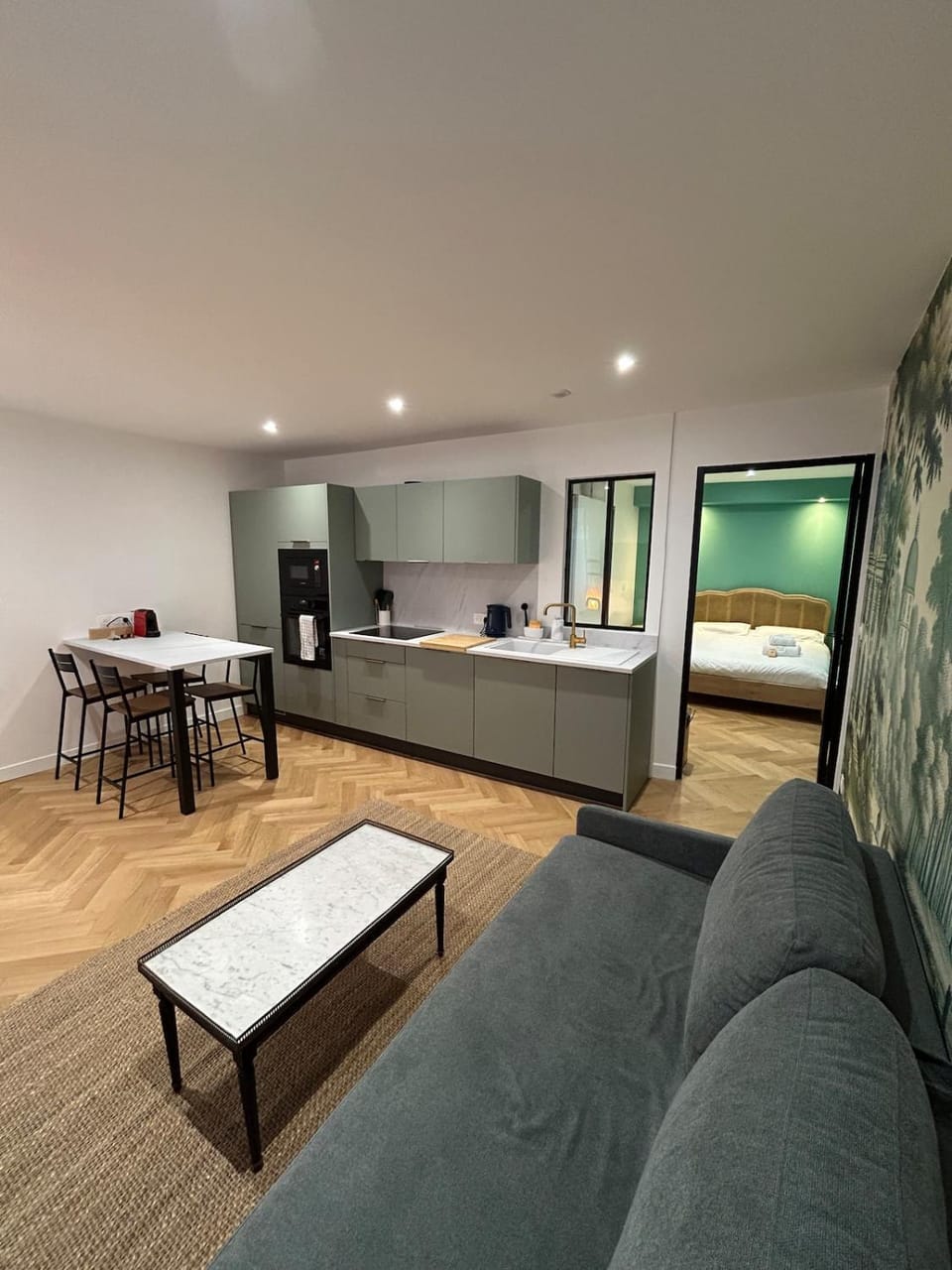Kitchen or kitchenette, Seating area, Dining area