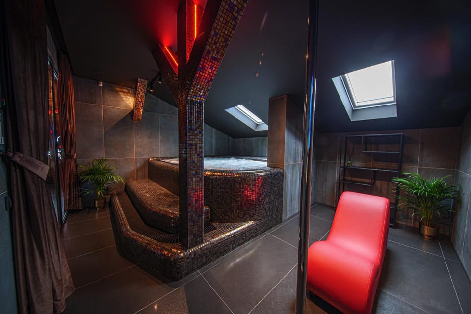 Jacuzzi apartamentai RED Penthouse Apartment in Klaipėda