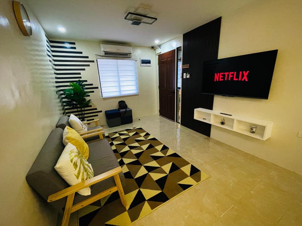 Living room, Evening entertainment, air conditioner