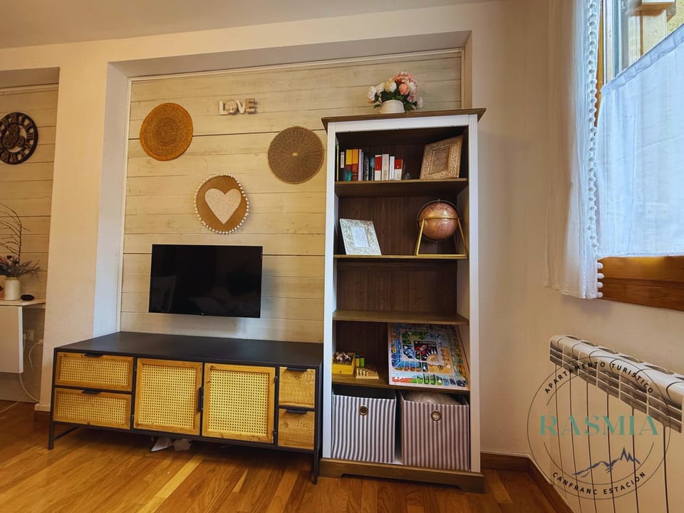 Communal lounge/ TV room