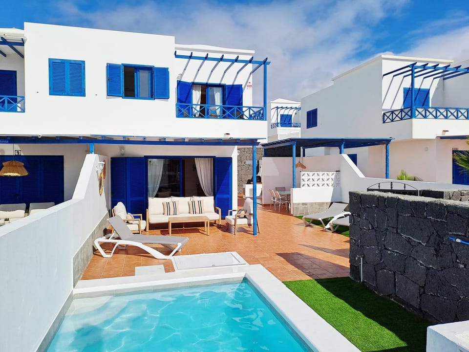 View (from property/room), Balcony/Terrace, Pool view, Swimming pool