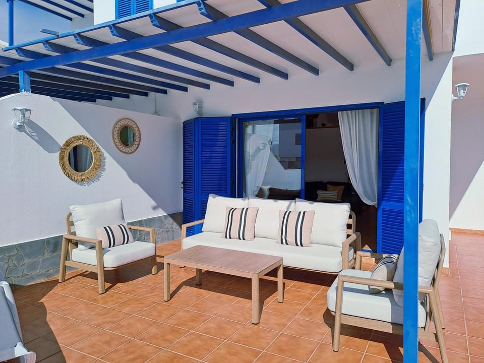 Balcony/Terrace, sunbed