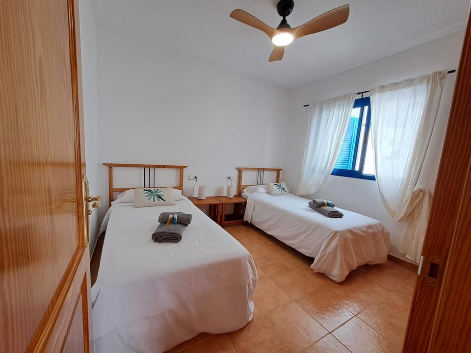 Bedroom, towels