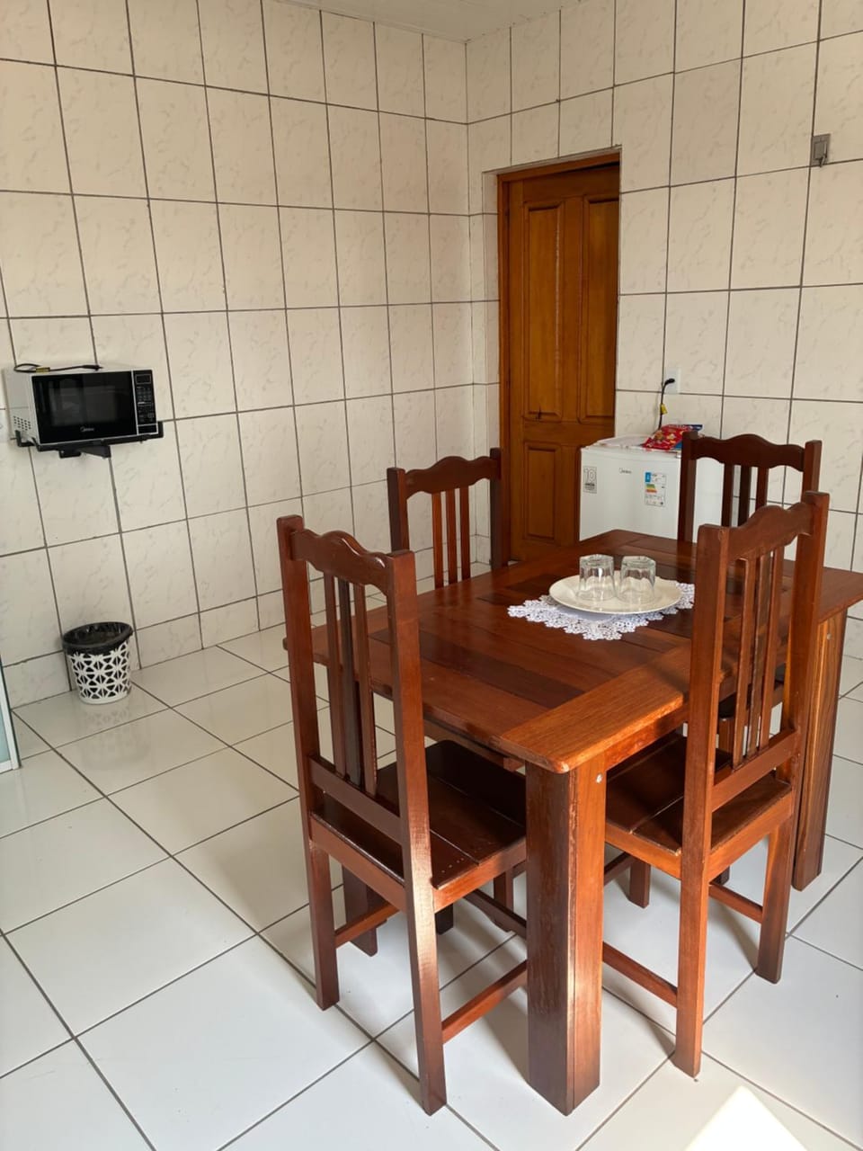 Kitchen or kitchenette, minibar