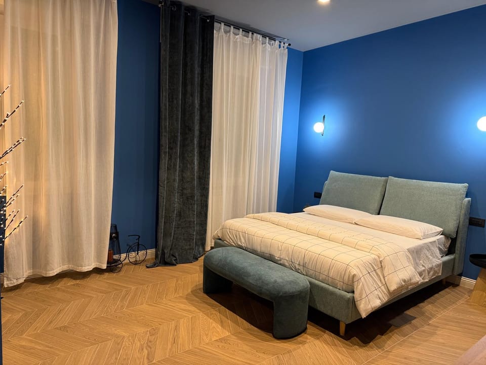 Bed, Photo of the whole room, Decorative detail, Bedroom