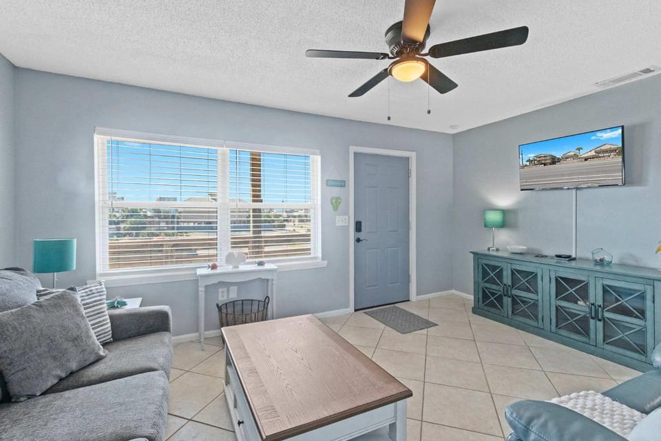 Group Escape Book 3 Condos Near Beach & Hangout House in Gulf Shores