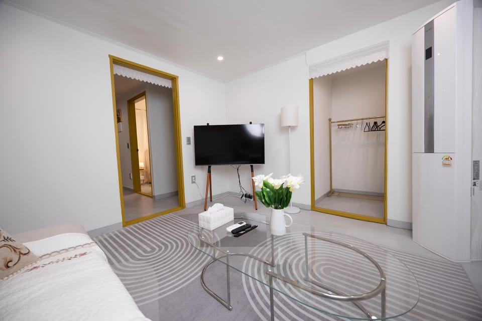 TV and multimedia, Bedroom, wardrobe