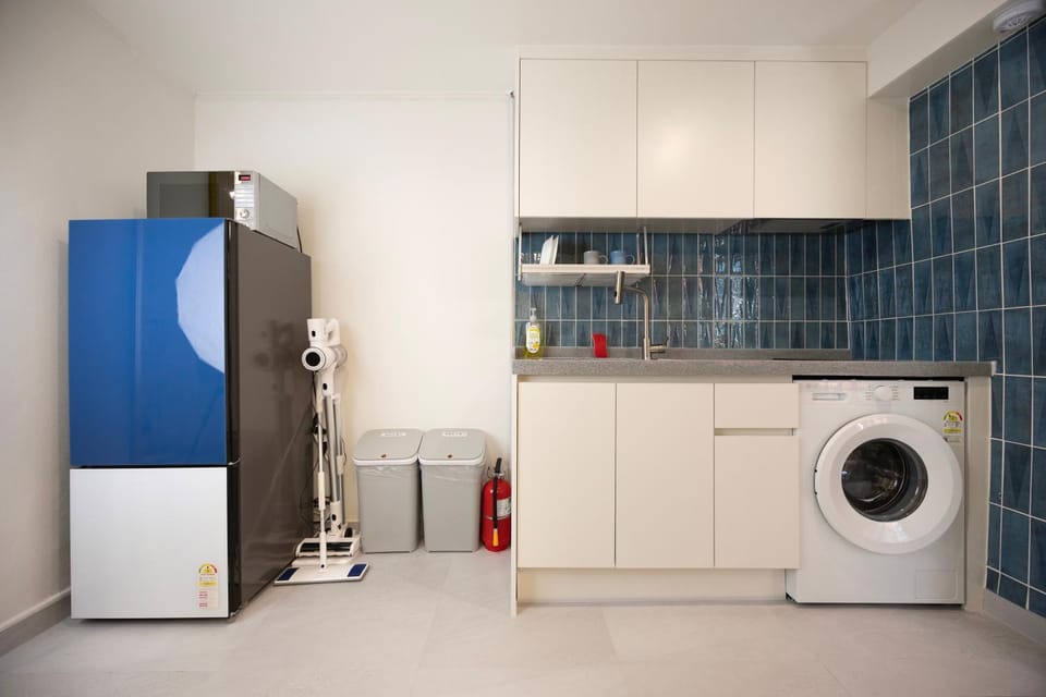 Kitchen or kitchenette, washing machine