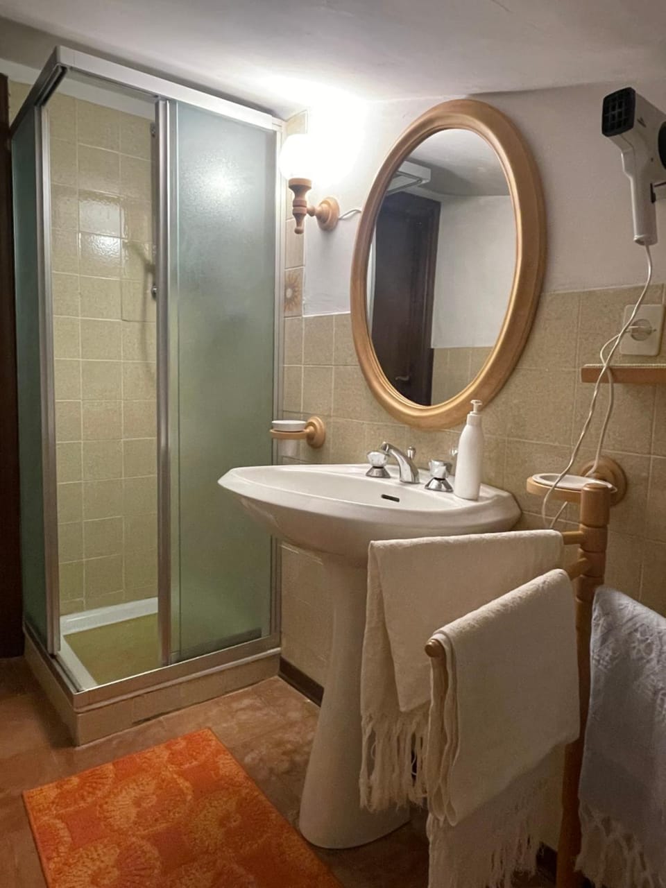 Shower, Bathroom, towels