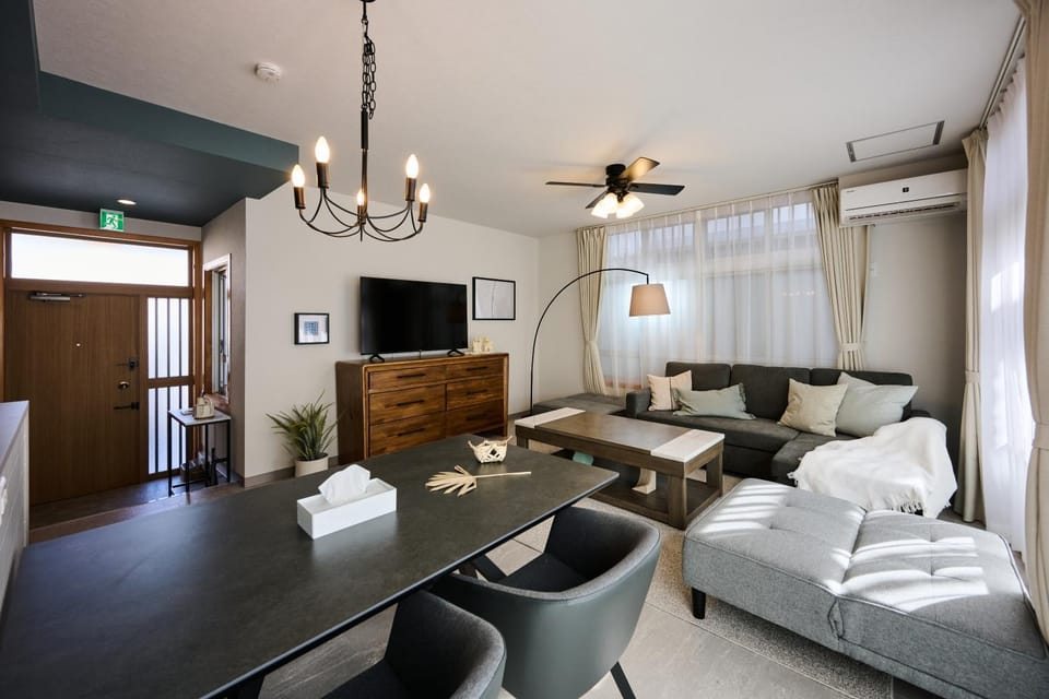 Bed, TV and multimedia, Living room, Seating area, air conditioner, air conditioner