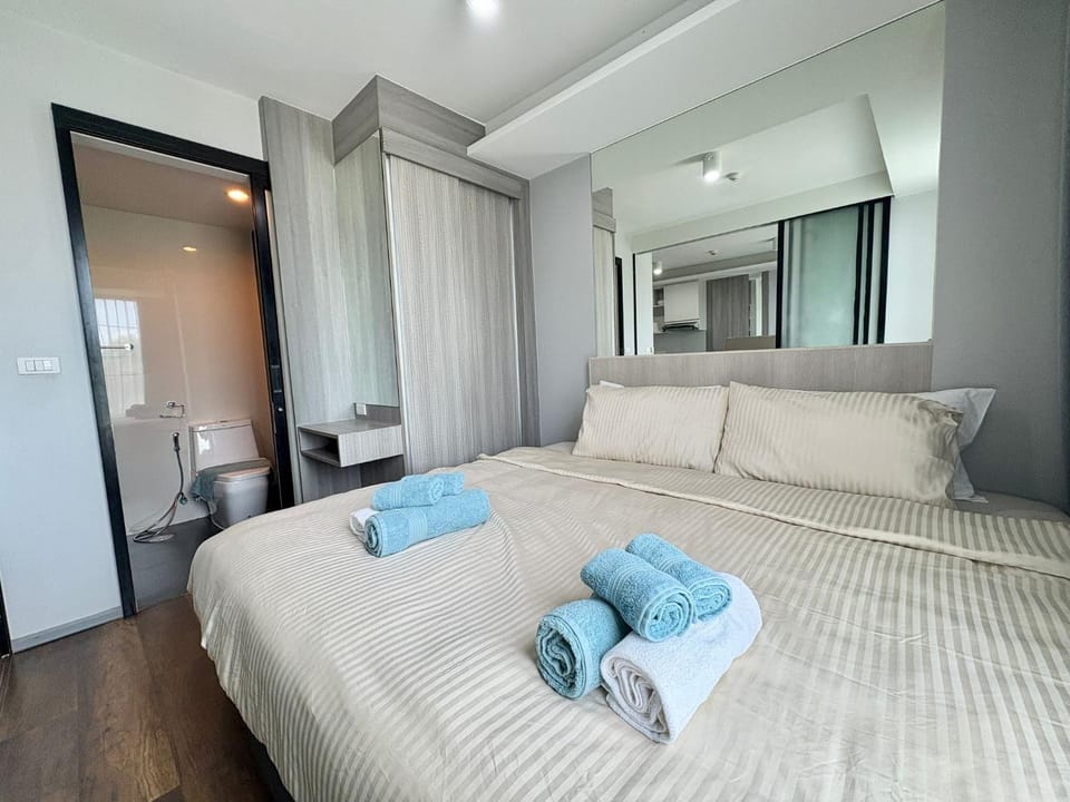1 Bedroom l 6th Avenue l Surin beach Apartment in Choeng Thale