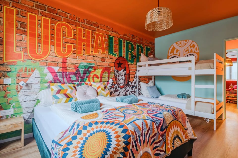 Bedroom, bunk bed