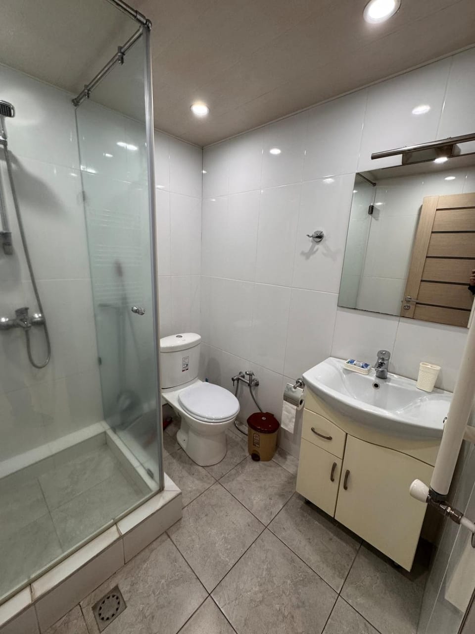 Shower, Toilet, Bathroom, towels