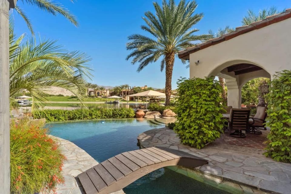 Peaceful Lakefront Villa with Pool and Dock Access House in Indio