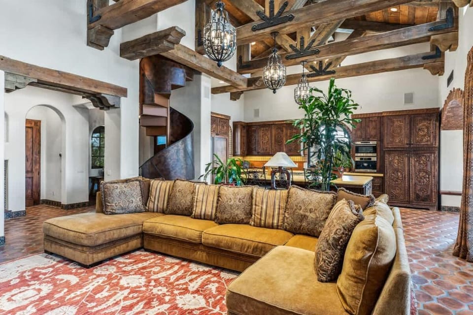 Peaceful Lakefront Villa with Pool and Dock Access House in Indio