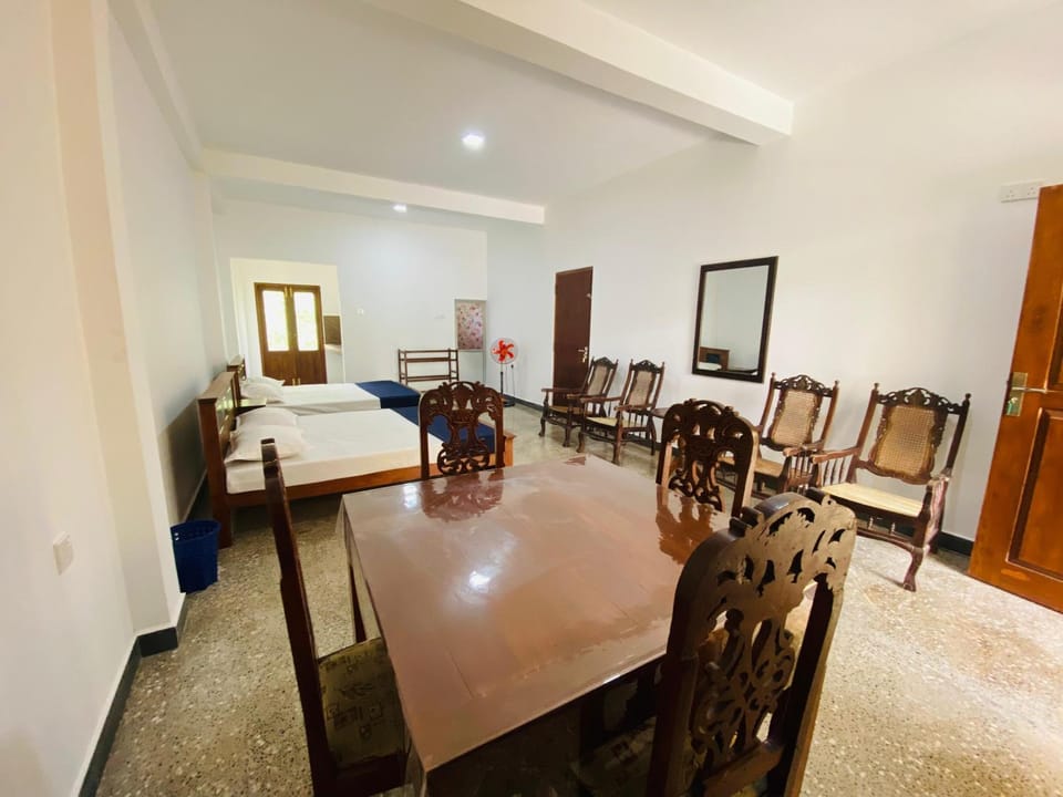 Seating area, Dining area