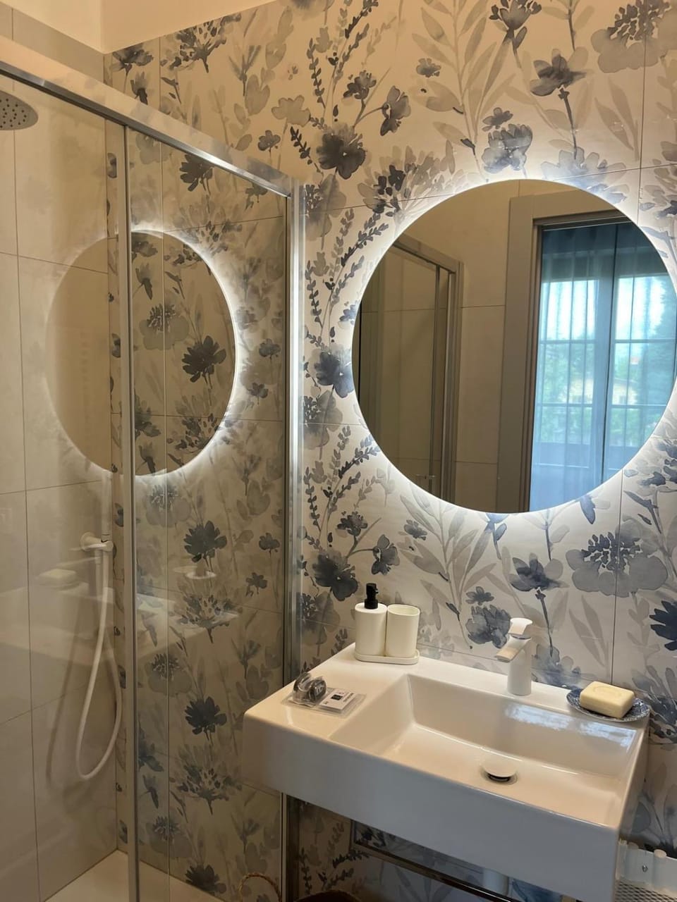Rosso di Piera Rooms Vacation rental in Lombardy