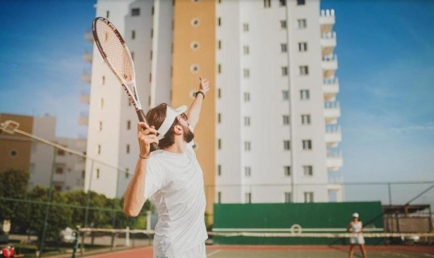 Day, Tennis court