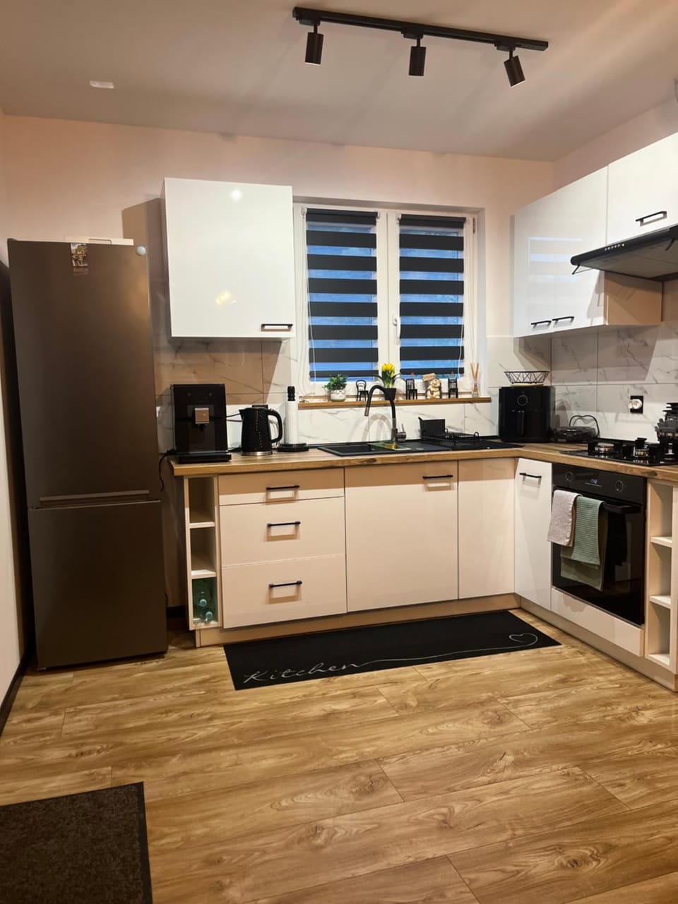 oven, pet friendly, stove, toaster