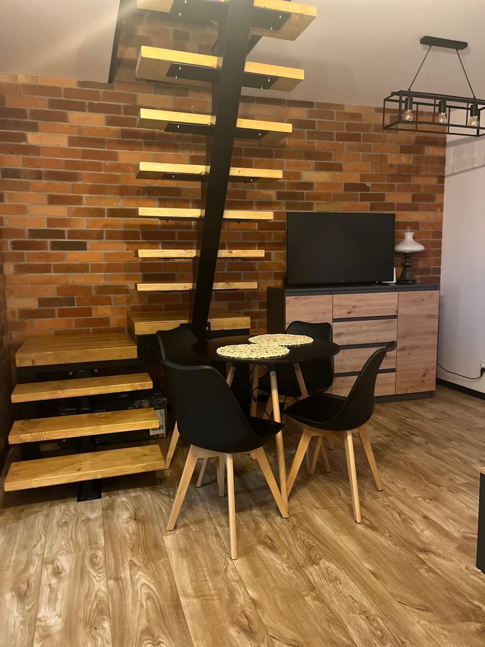 Communal lounge/ TV room, TV and multimedia, Living room, Seating area, Dining area, Evening entertainment