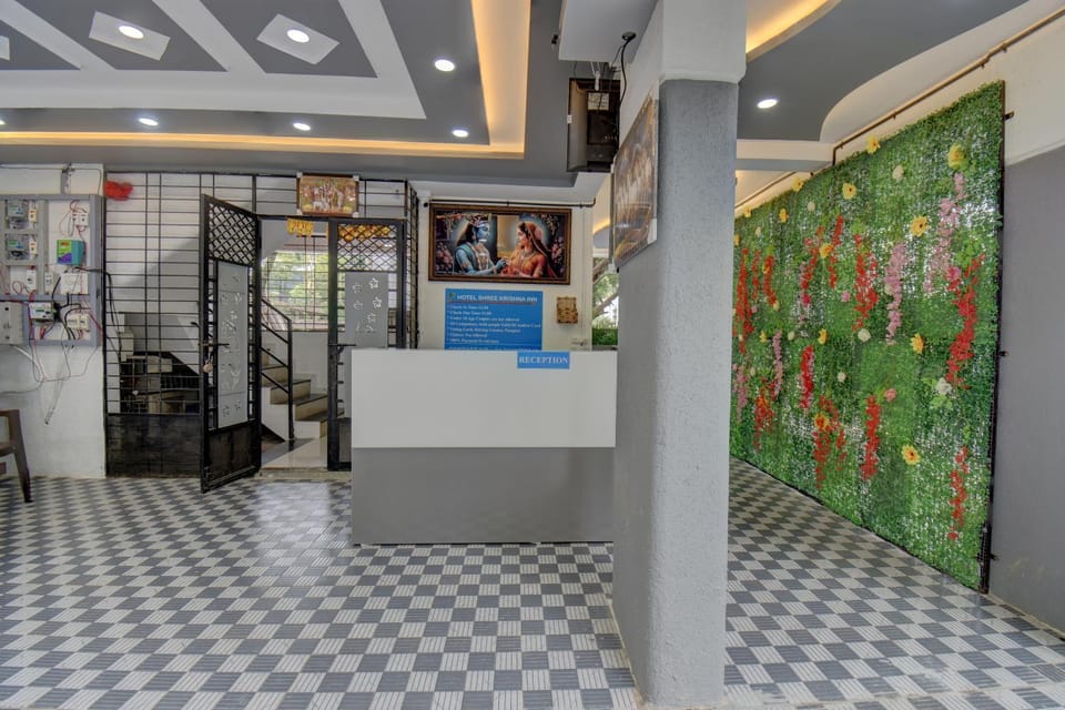 Fully furnished 2 bhk flat Rental unit Apartment in Pune