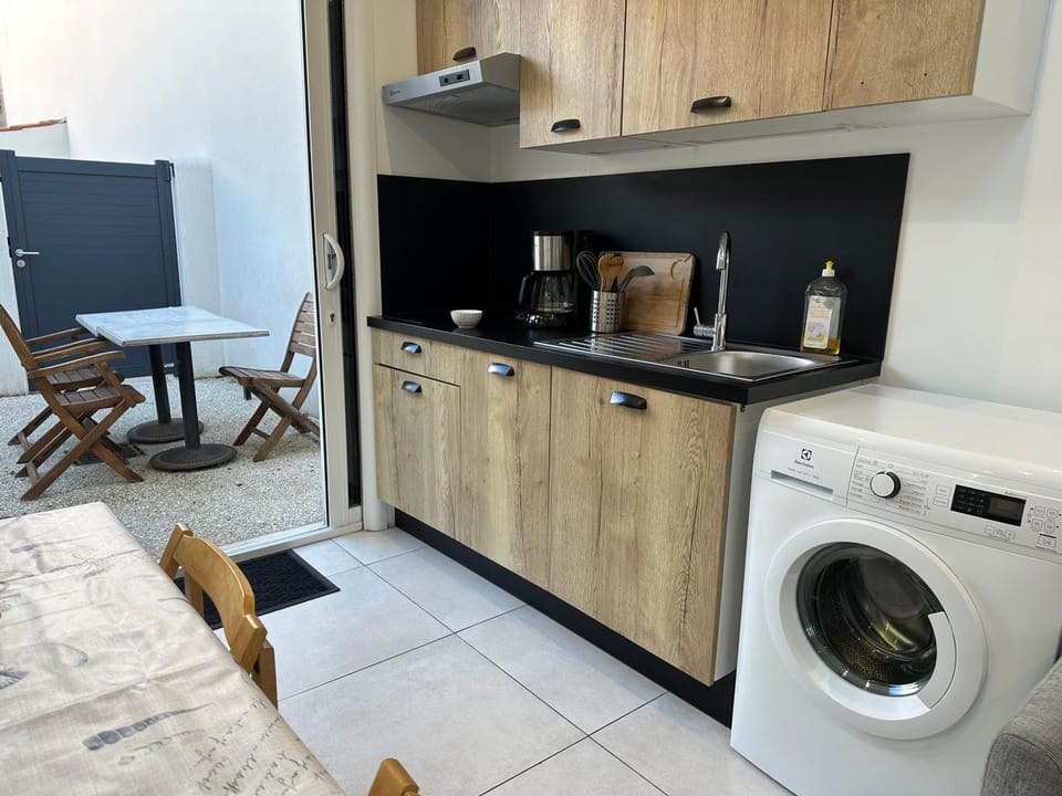 Kitchen or kitchenette