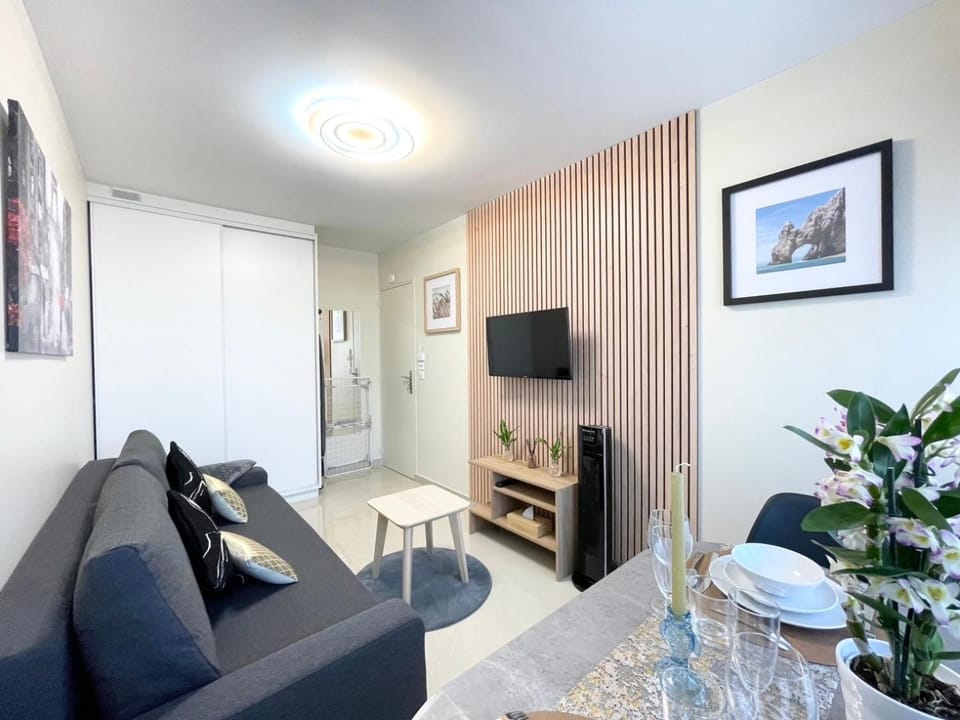 TV and multimedia, Living room, Dining area