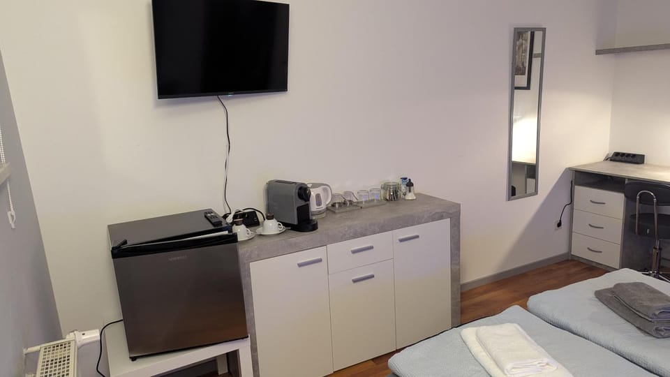 Ferien- Messe- Handwerkerzimmer mit Bad Apartment in Lower Saxony, Germany