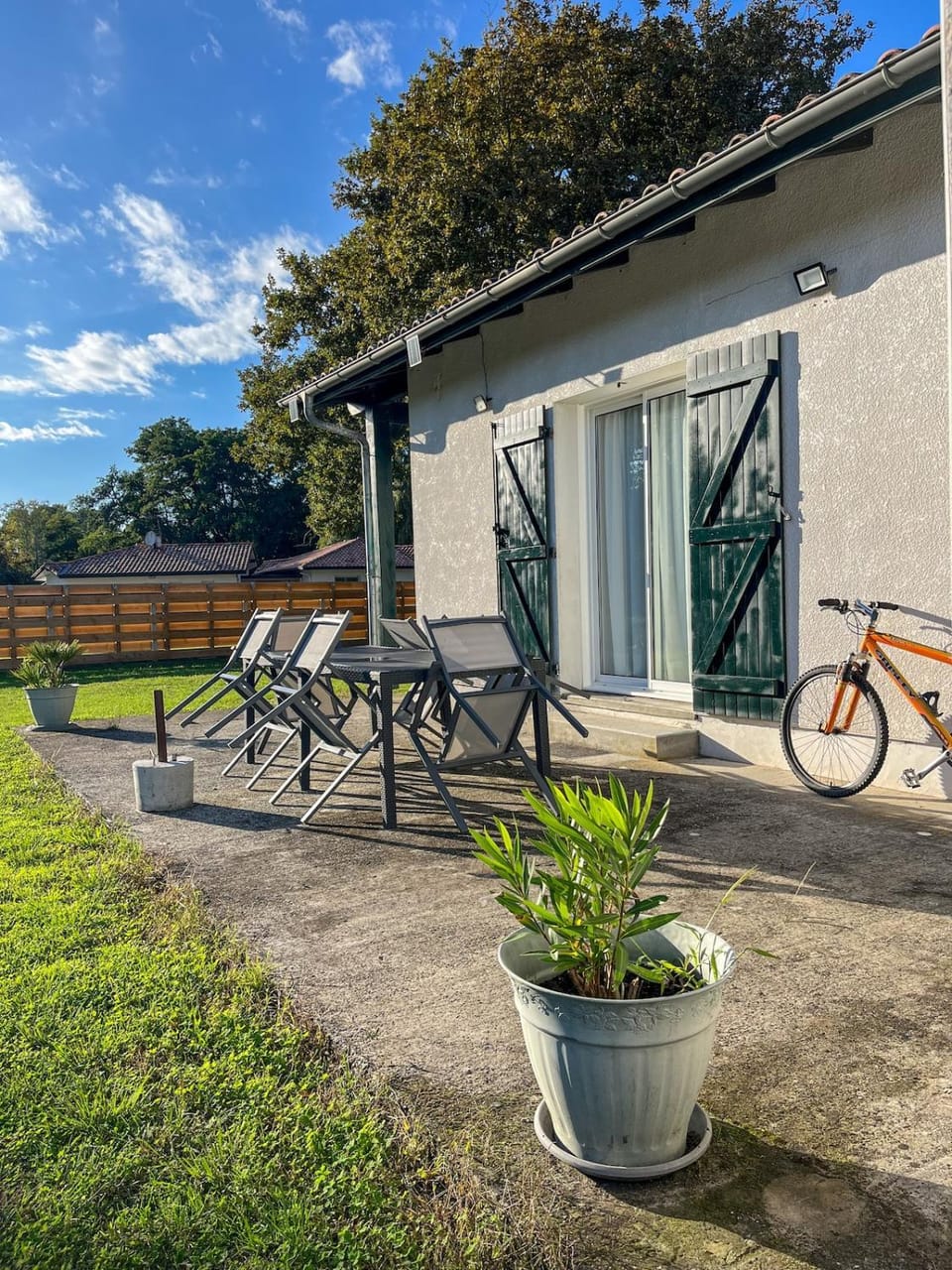 Property building, Spring, Day, Garden, Garden, Garden view