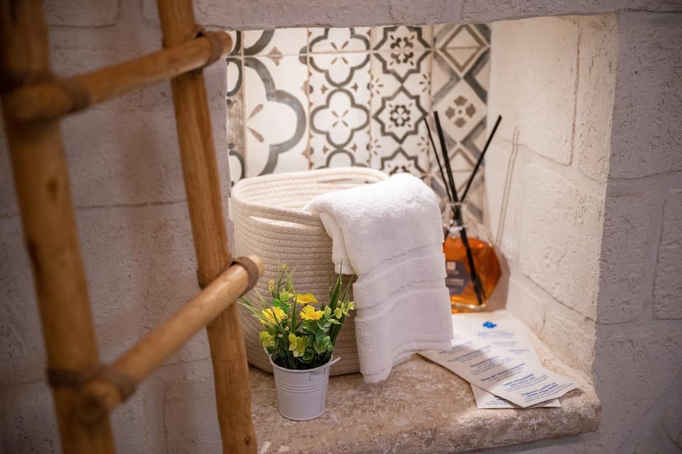 Bathroom, towels