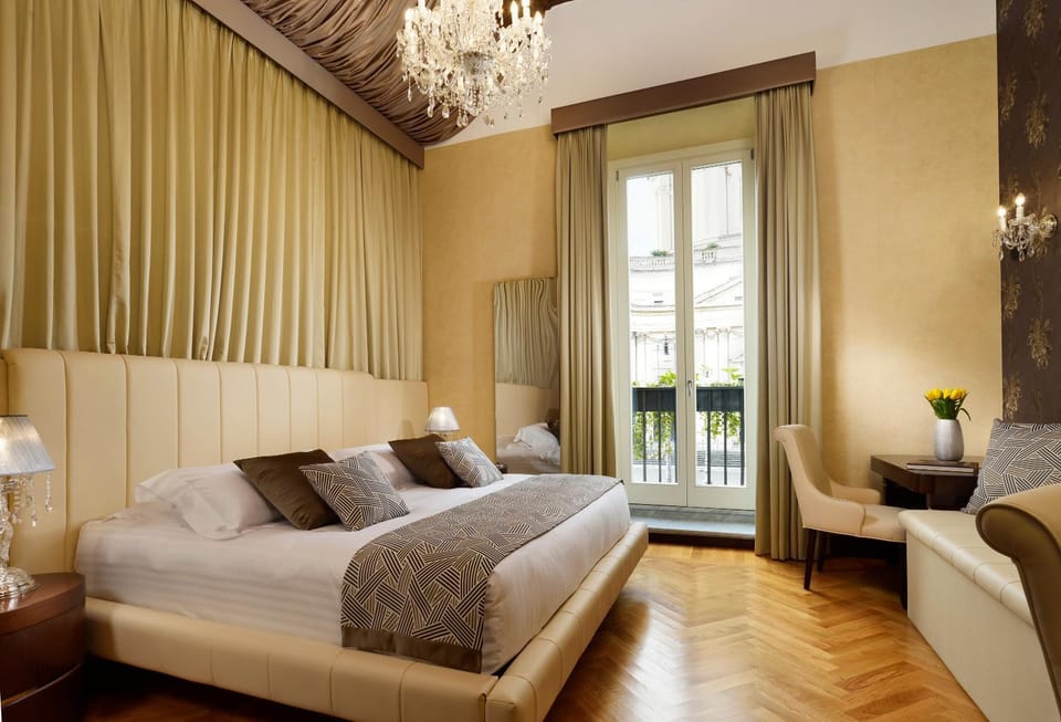 Day, TV and multimedia, Balcony/Terrace, Photo of the whole room, Bedroom, Autumn, Landmark view