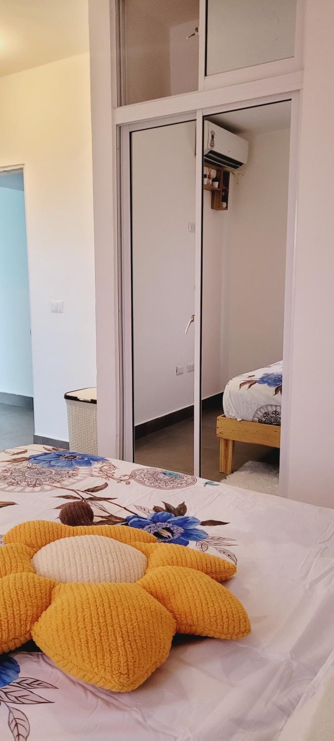 Bed, Photo of the whole room, wardrobe