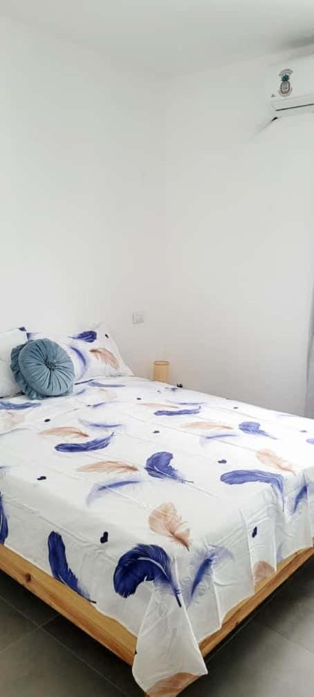 Bed, Photo of the whole room, Bedroom, air conditioner