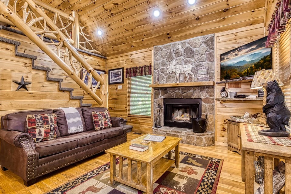 Starry Night Cabin just minutes from Pigeon Forge and Gatlinburg TN Cabin in Sevier County