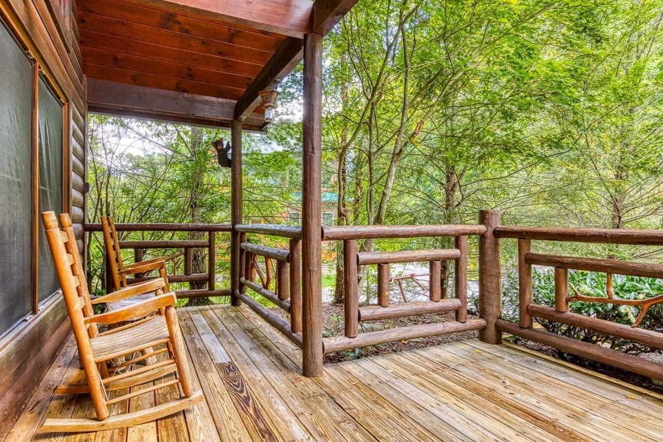 Starry Night Cabin just minutes from Pigeon Forge and Gatlinburg TN Cabin in Sevier County