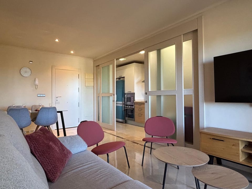 Communal lounge/ TV room, TV and multimedia, Kitchen or kitchenette, Living room, Seating area