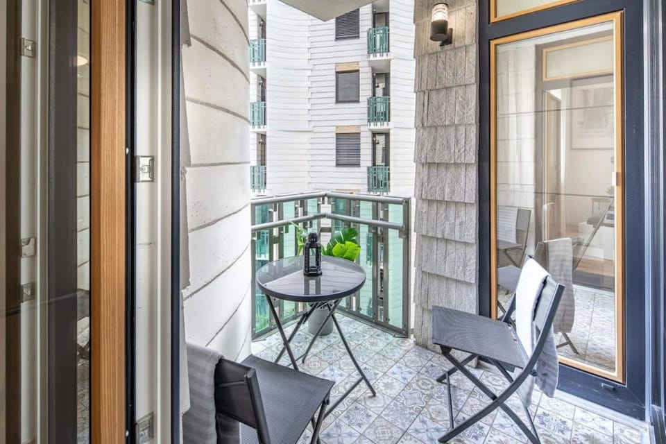 Central - NEW - Quiet - Balcony Apartment in Budapest