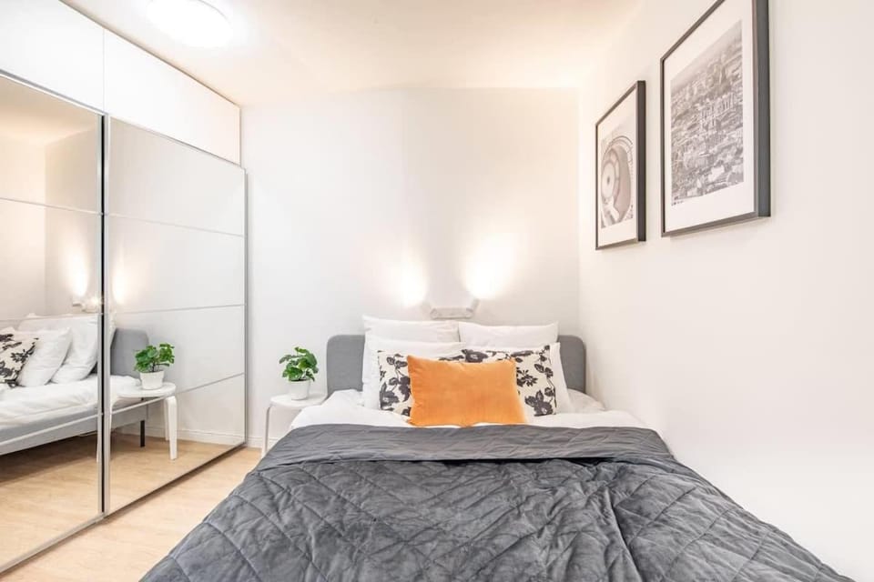 Central - NEW - Quiet - Balcony Apartment in Budapest