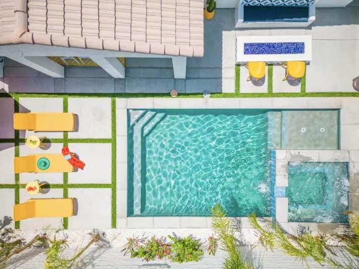 Colorful California Vibes - Amazing Pool & Hot Tub House in Indio