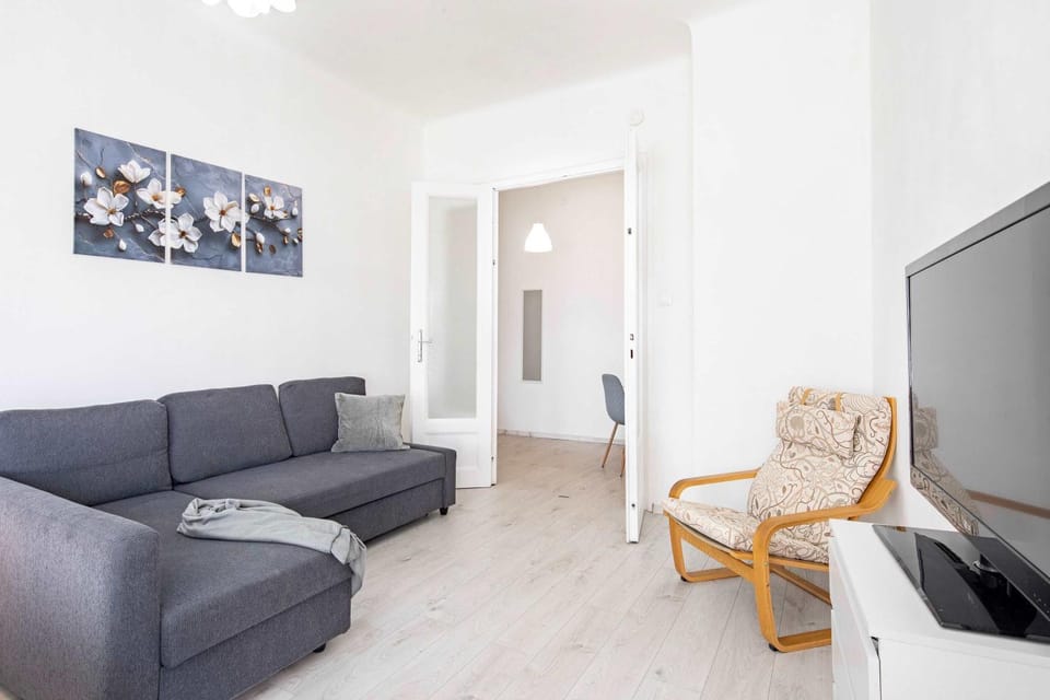 Central - Balcony - Green - Quiet Apartment in Budapest