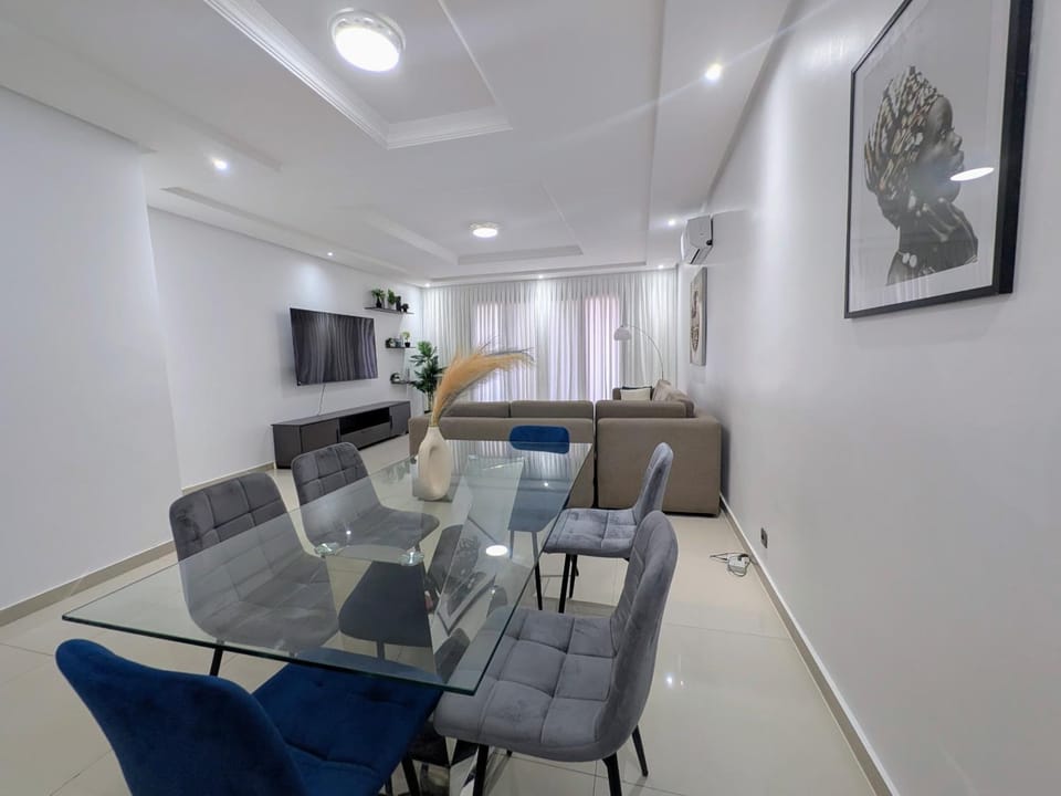 TV and multimedia, Living room, Seating area, Dining area