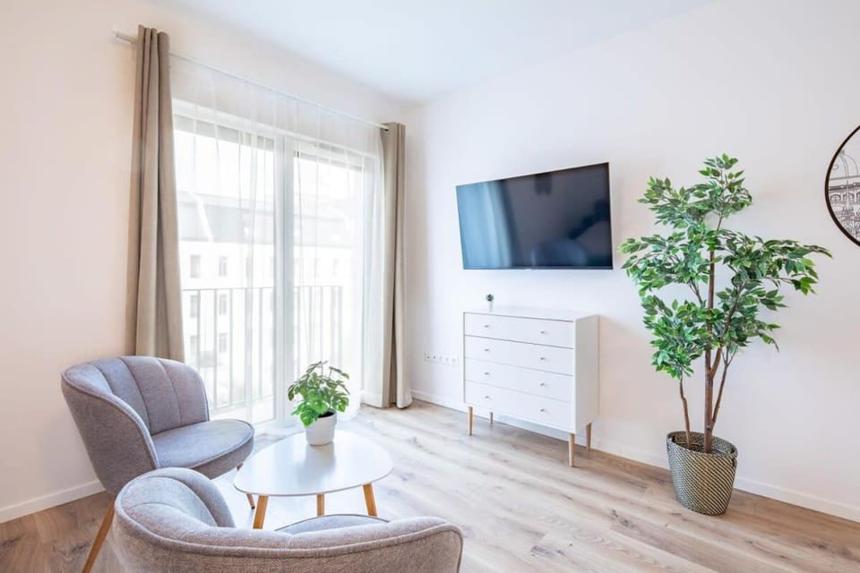 Rooftop Access - French Balcony - Central Apartment in Budapest