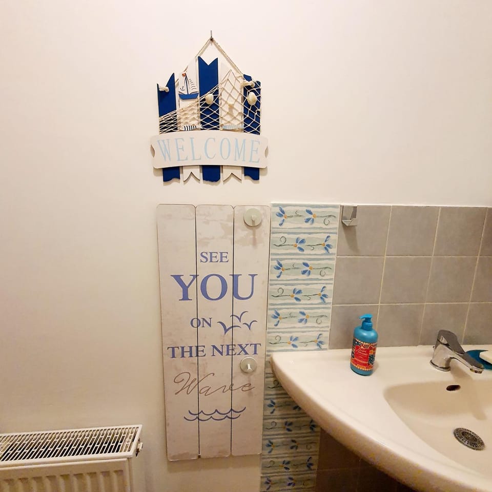 Toilet, Decorative detail