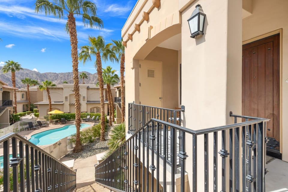 La Quinta Modern Condo with Hot Tub and Resort Vibes House in Indian Wells