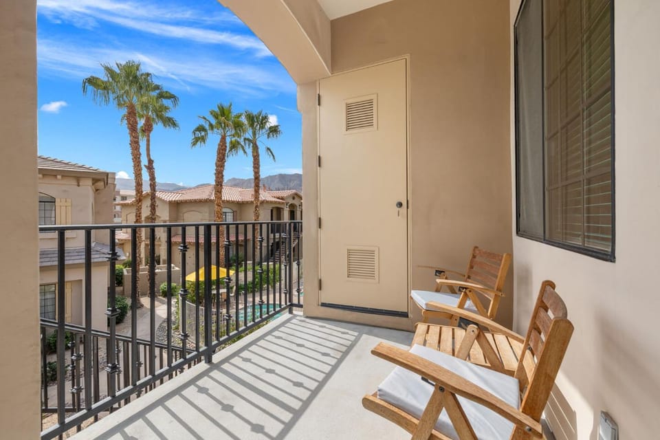 La Quinta Modern Condo with Hot Tub and Resort Vibes House in Indian Wells