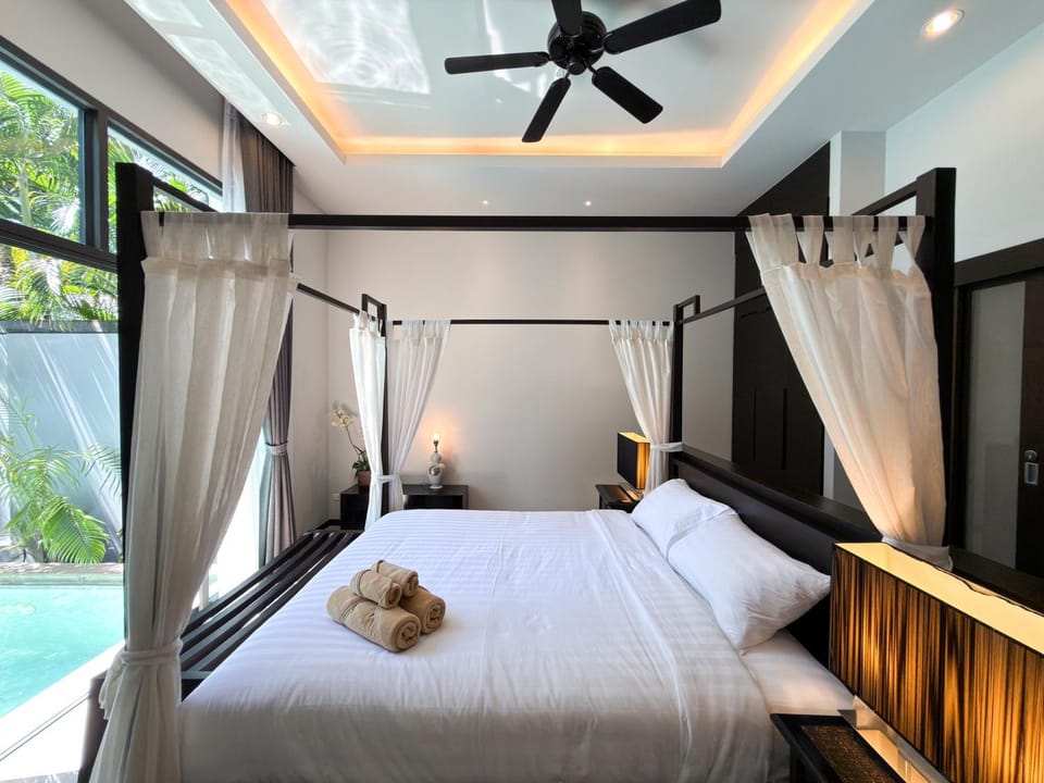 Bedroom, Pool view, Swimming pool, towels