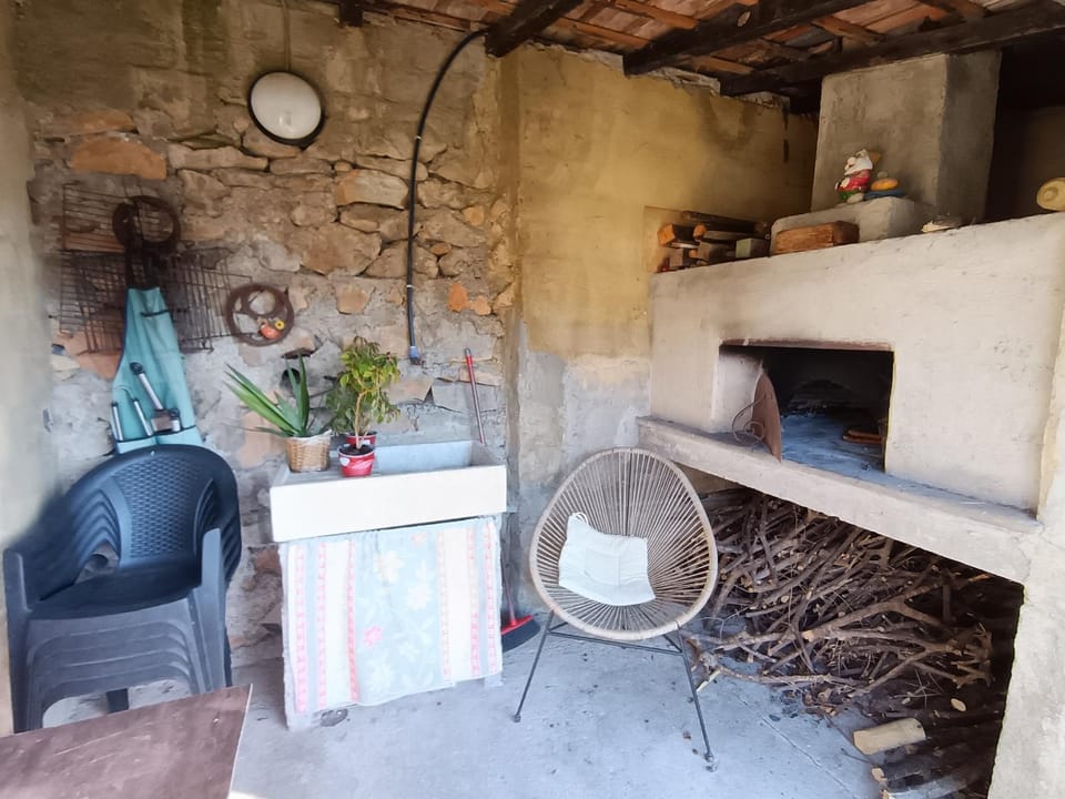 Kitchen or kitchenette, Seating area