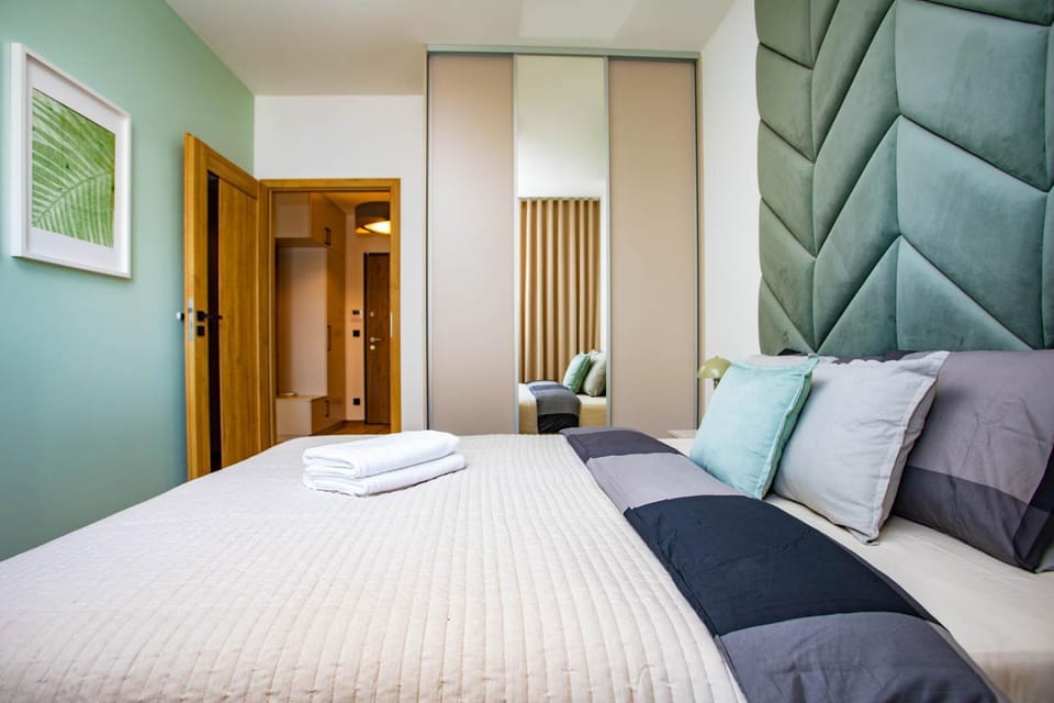 Bed, Photo of the whole room, Bedroom, towels, wardrobe