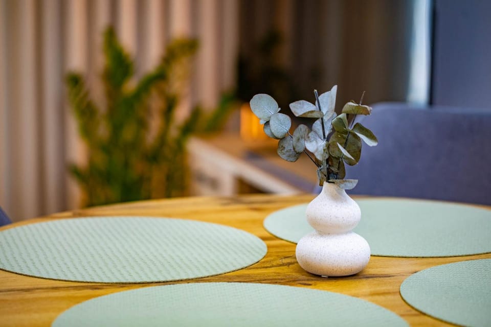 Dining area, Food