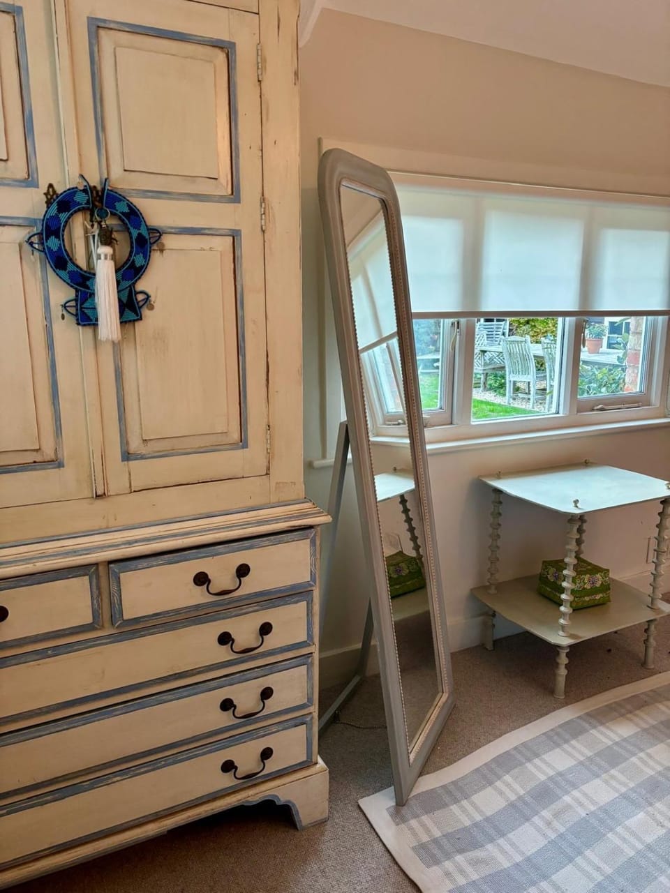 Country Cottage and Converted Barn Suite Apartment in Test Valley District